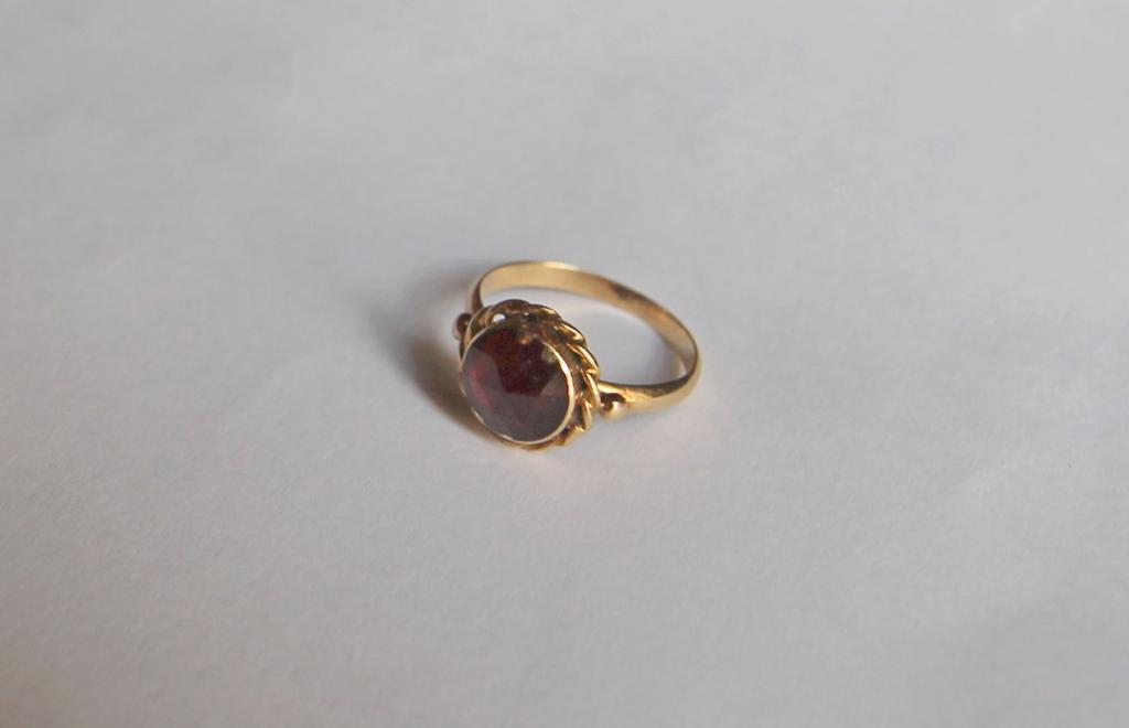 Bague à une pierre