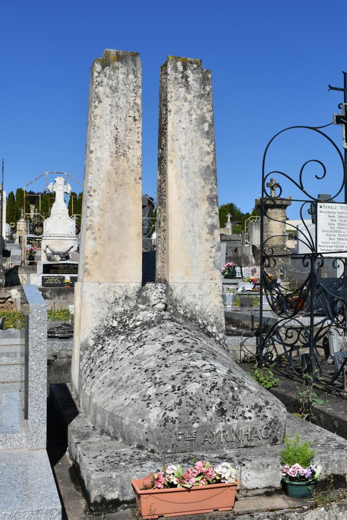 tombeau de la famille Ayrinhac