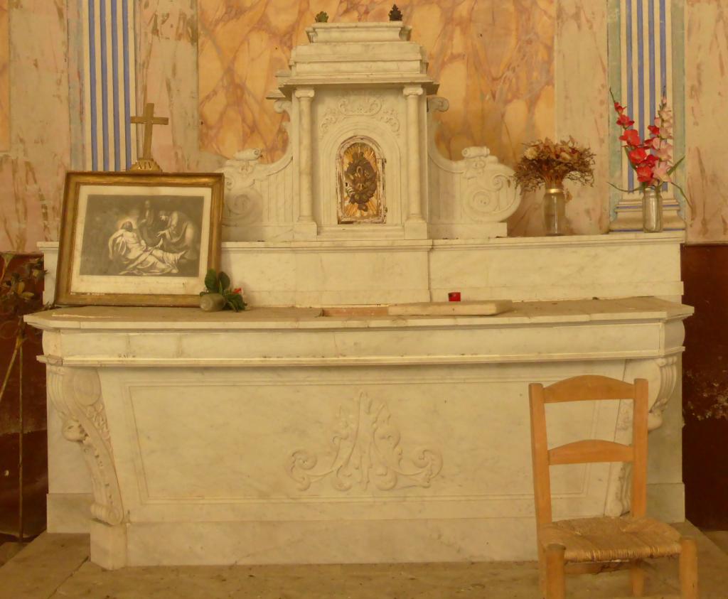 présentation du mobilier de la chapelle des thermes d'Ornolac-Ussat-les-Bains