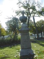 buste et son socle : La République