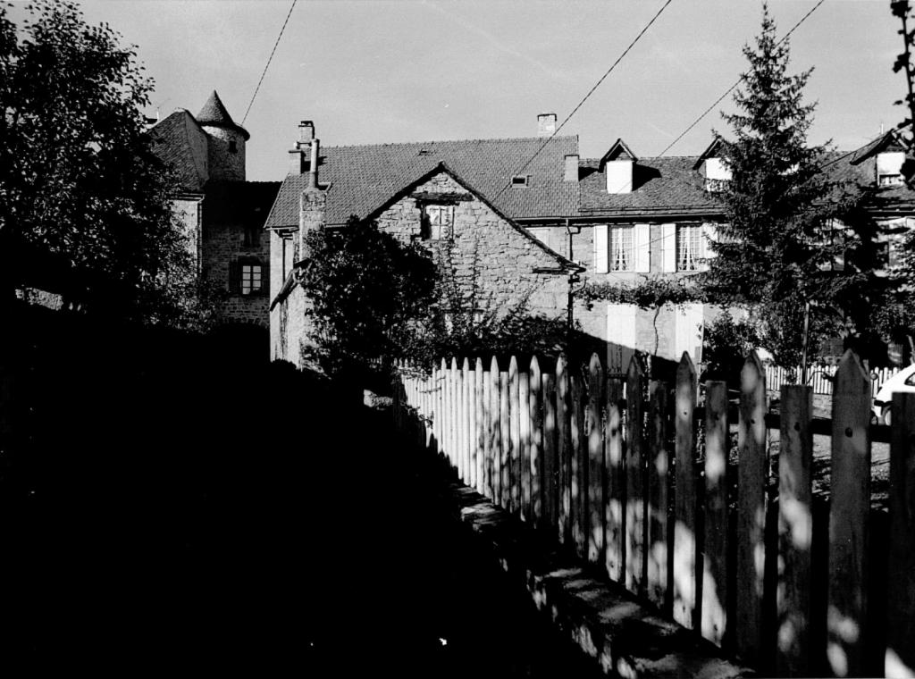 moulin à farine, moulin à foulon, tissage (de laine) dit Moulin des Quatre Rodes, des Quatre Roues, Tissage Mailhebiau, puis Roujon