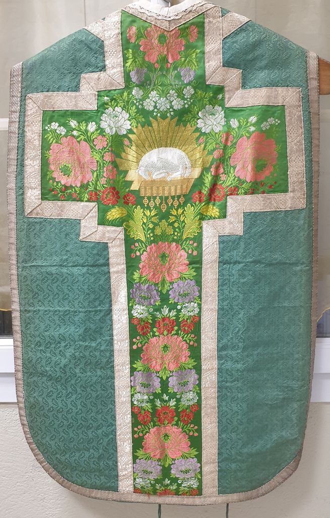 ornement liturgique catholique vert