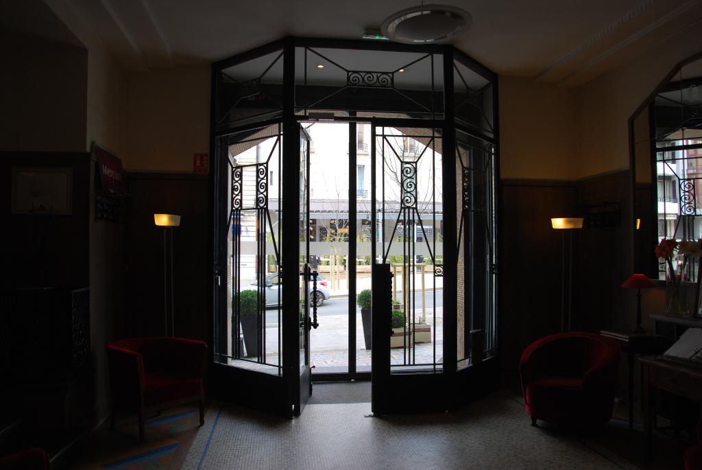 Grand Hôtel Broussy, aujourd'hui Hôtel Mercure, et Grand Café Riche, actuel café Le Broussy