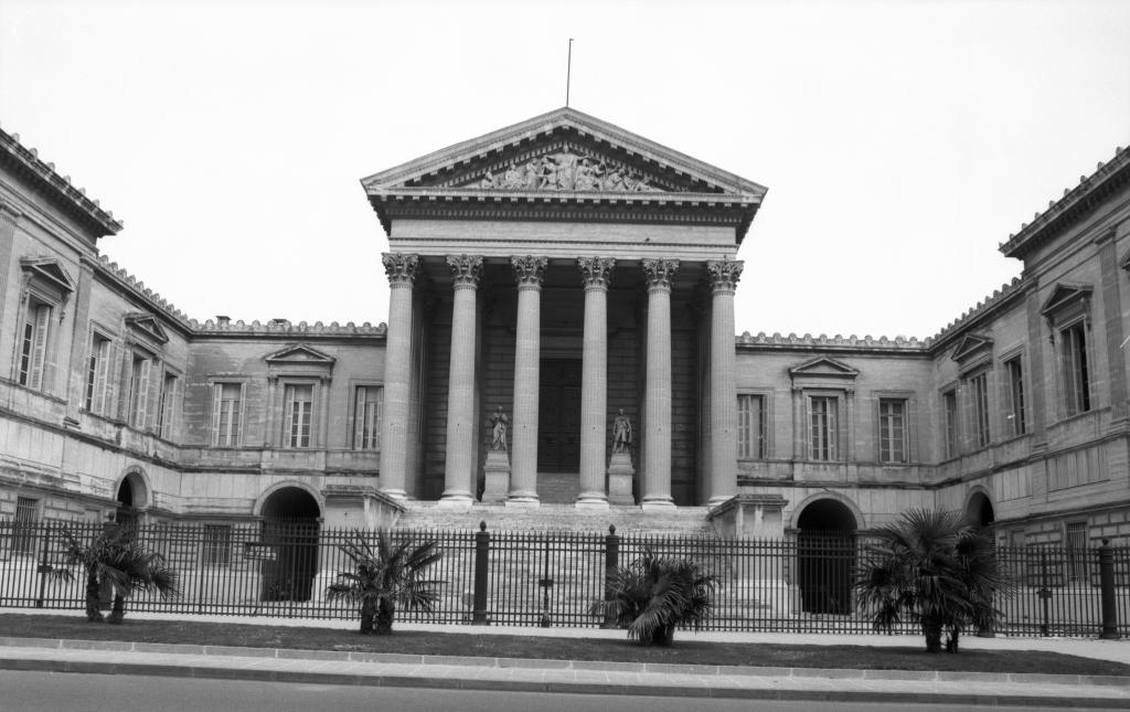 palais de justice, ancien château fort