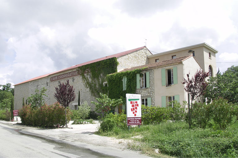 coopérative vinicole de Collorgues, actuellement chai particulier Michel et restaurant