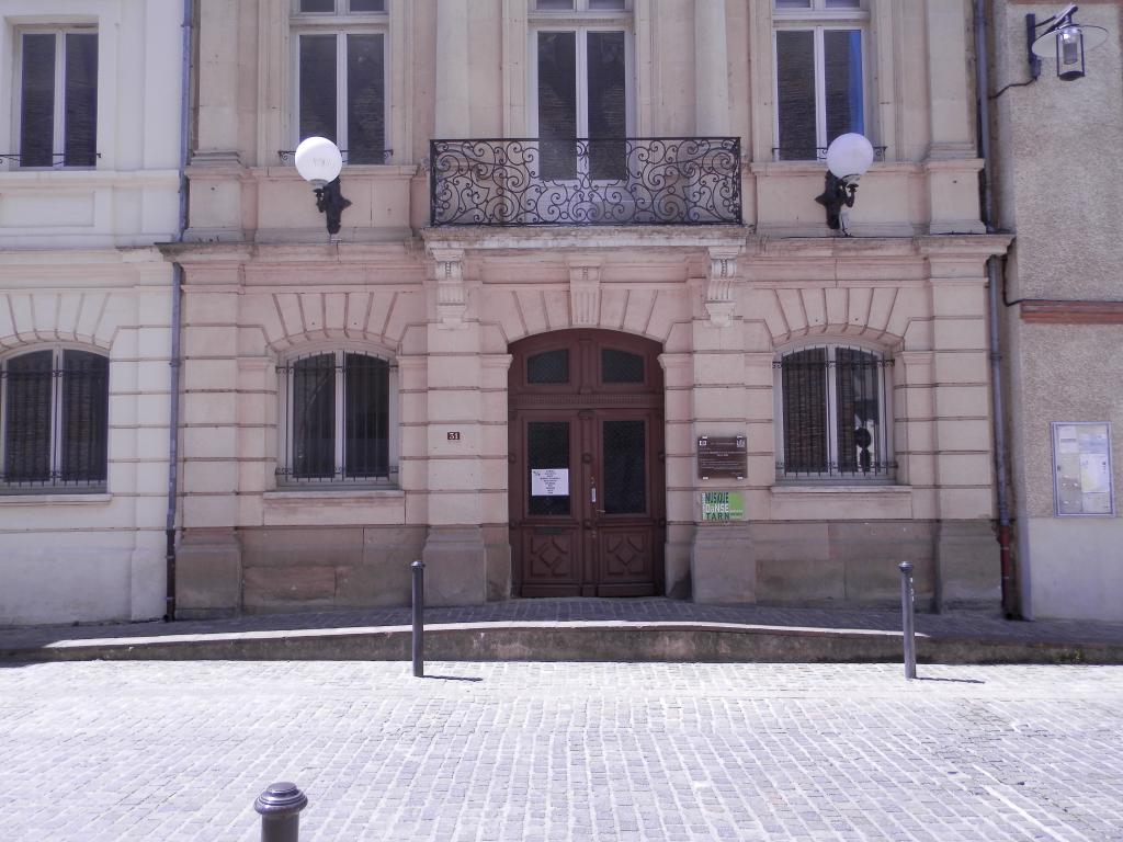 hôtel de ville actuellement Conservatoire de Musique et Danse du Tarn
