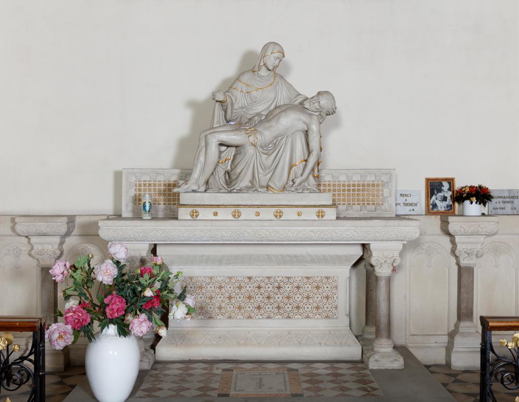 autel et groupe sculpté de la Pieta