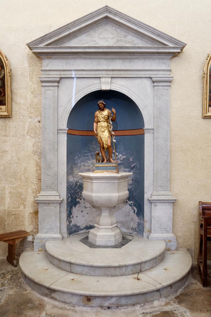 fonts baptismaux et statue : saint Jean Baptiste