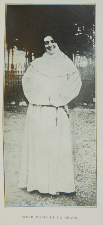 chasuble blanche (découpée) avec étole et bourse de corporal