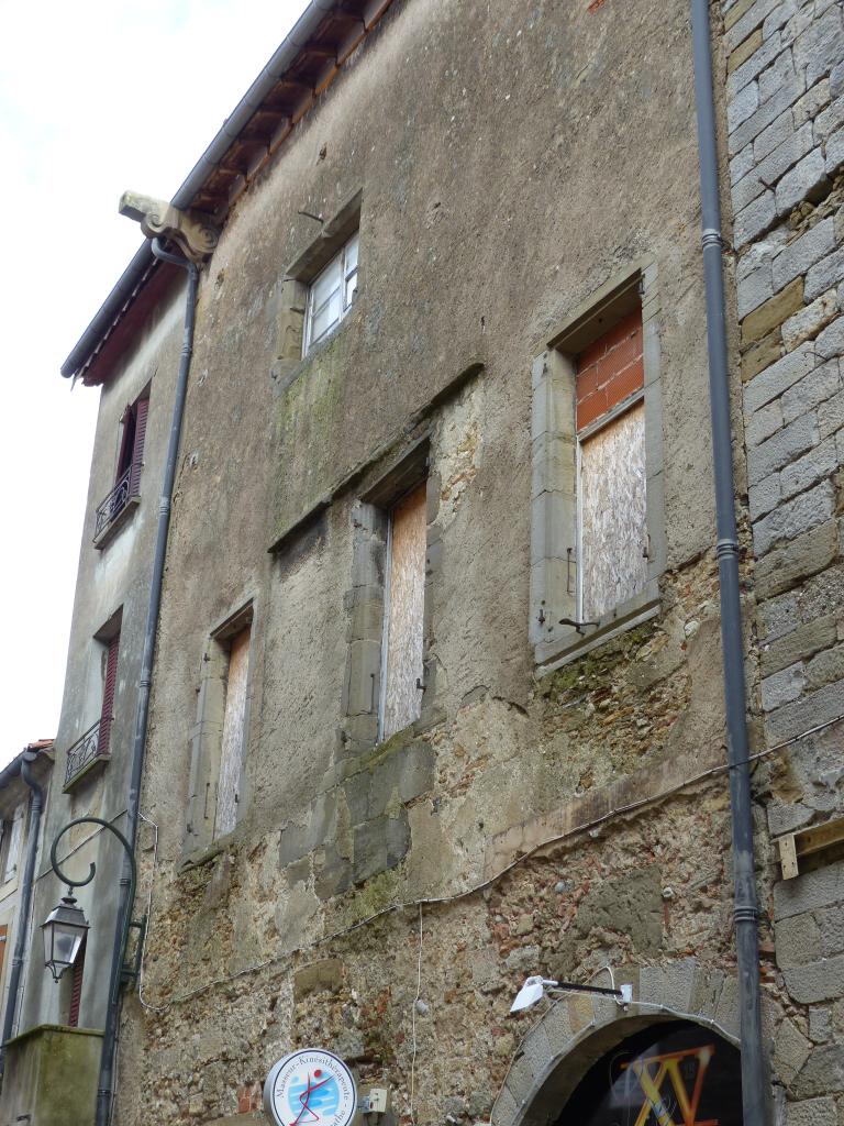 demeure (maison forte ?)