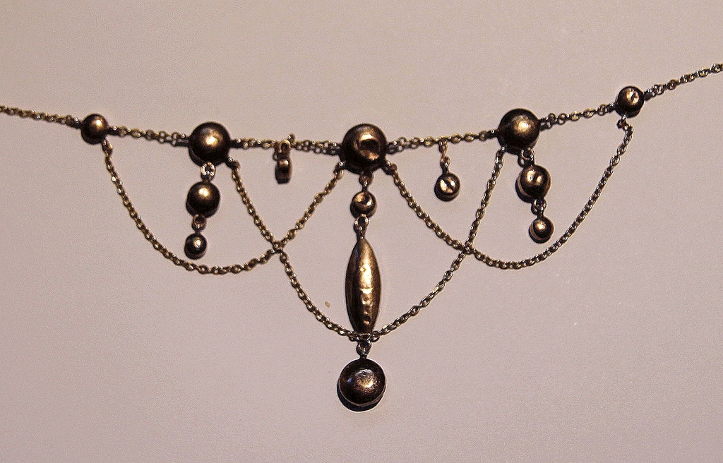 collier draperie