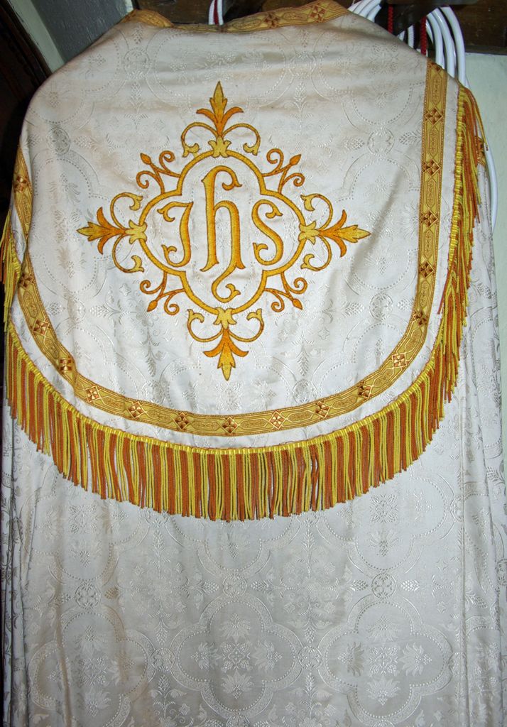 sommaire des textiles de l'église de Saint-Denis