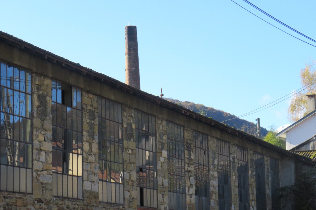 ancienne forge à la catalane, puis usines textiles Barbe et Bernadou, puis SOTAP-Carol, aujourd'hui désaffectée