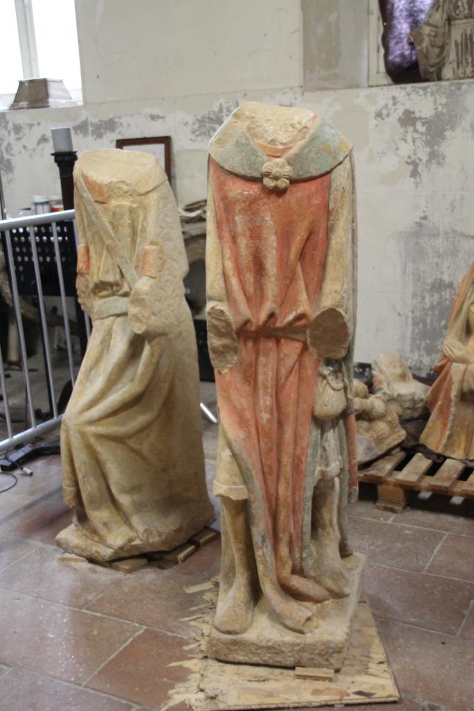 groupe sculpté de la Mise au tombeau