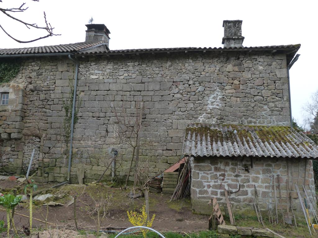 ensemble fortifié : château et fort villageois