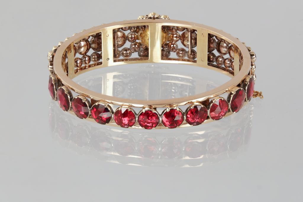 Bracelet rigide ouvrant