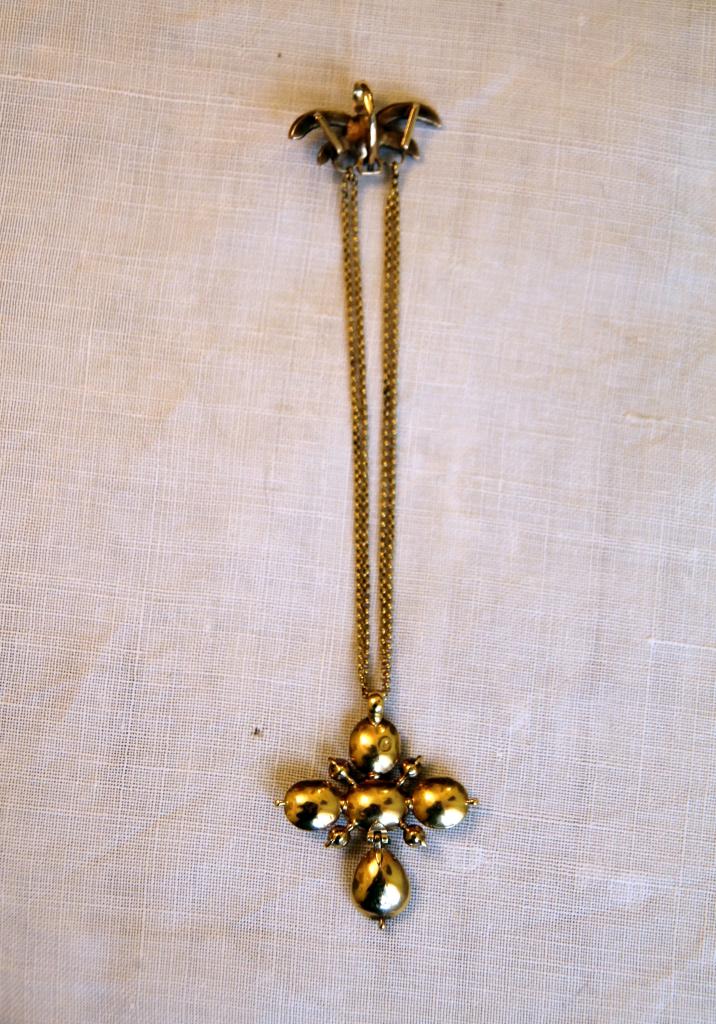Croix badine avec son noeud