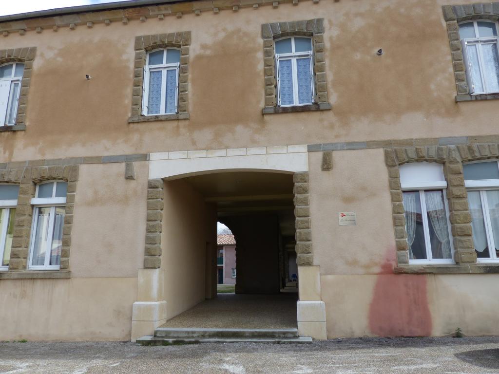 couvent des Trinitaires, puis lycée, actuellement médiathèque, cinéma et résidence
