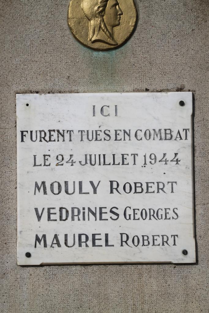 stèle à la mémoire des 3 de Fondiès