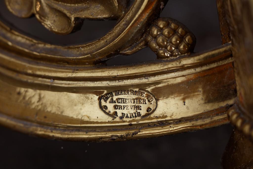 croix d'autel et deux chandeliers, anciennement au maître-autel