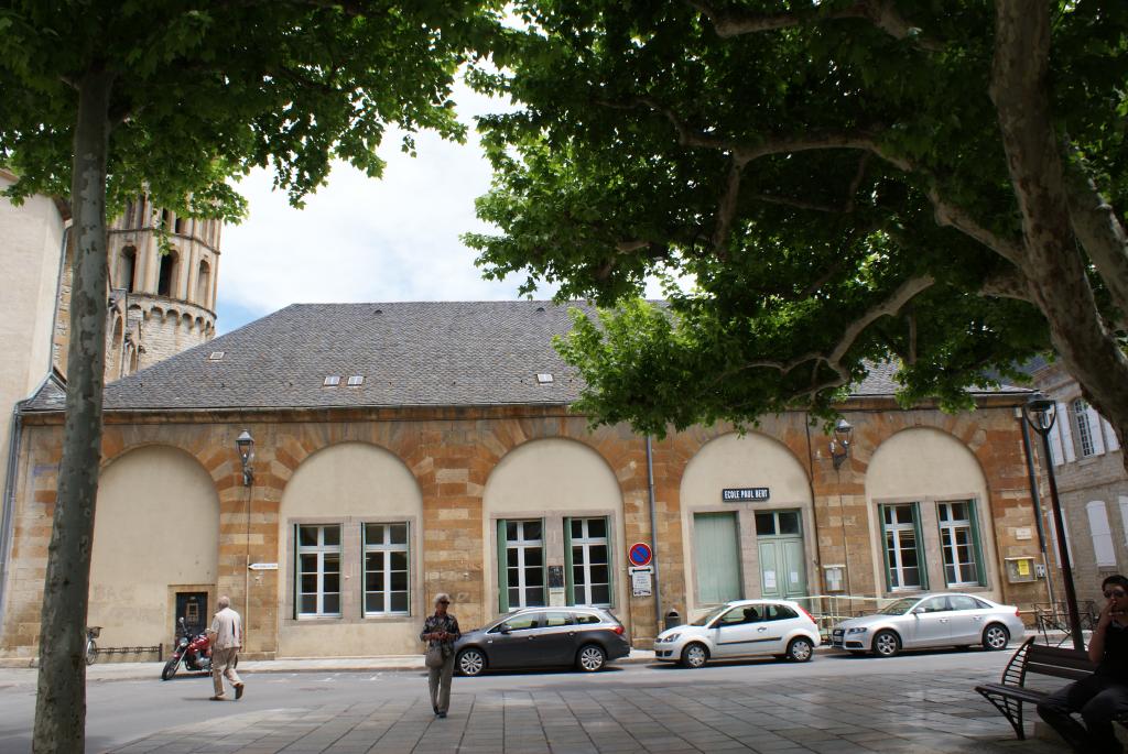 marché couvert (halle aux blés) puis école primaire Paul-Bert