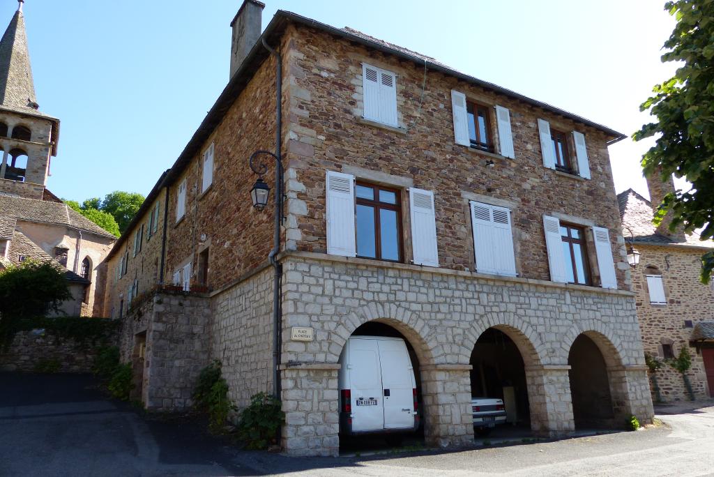 maison et mairie d'Ampiac