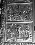 dix bas-reliefs