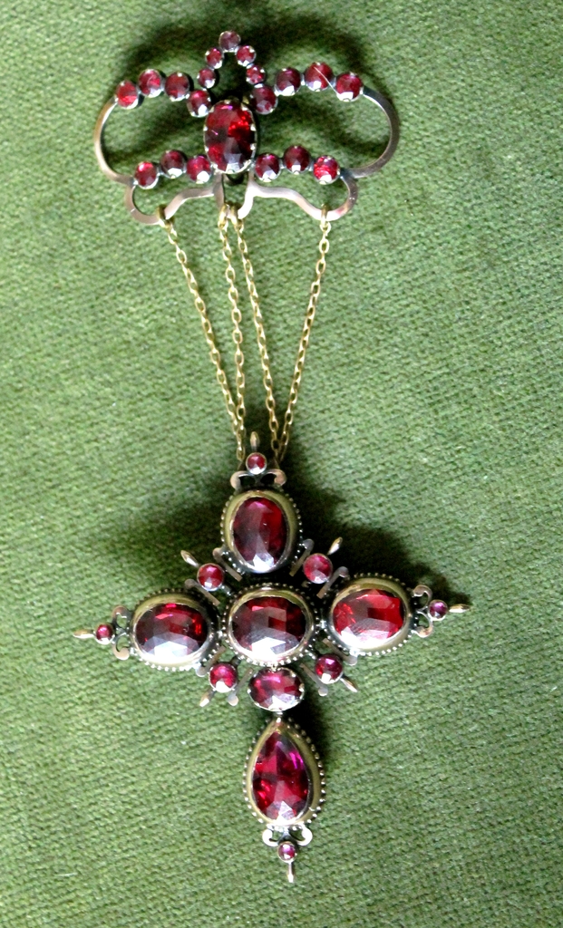 Croix badine avec son noeud