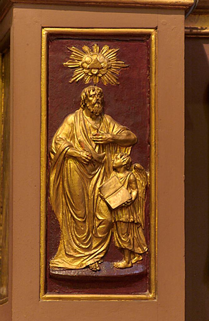 retable du maître-autel : Les 4 Evangélistes, Colombe du Saint-Esprit apparaissant dans une nuée rayonnante