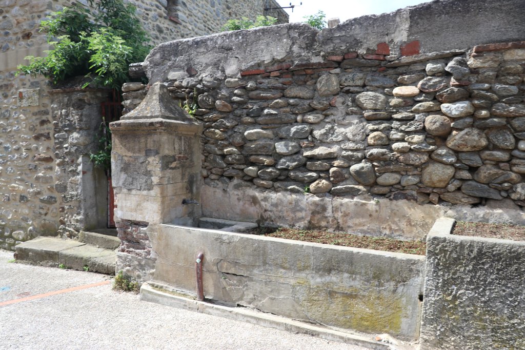 les fontaines de la commune d'Estoher