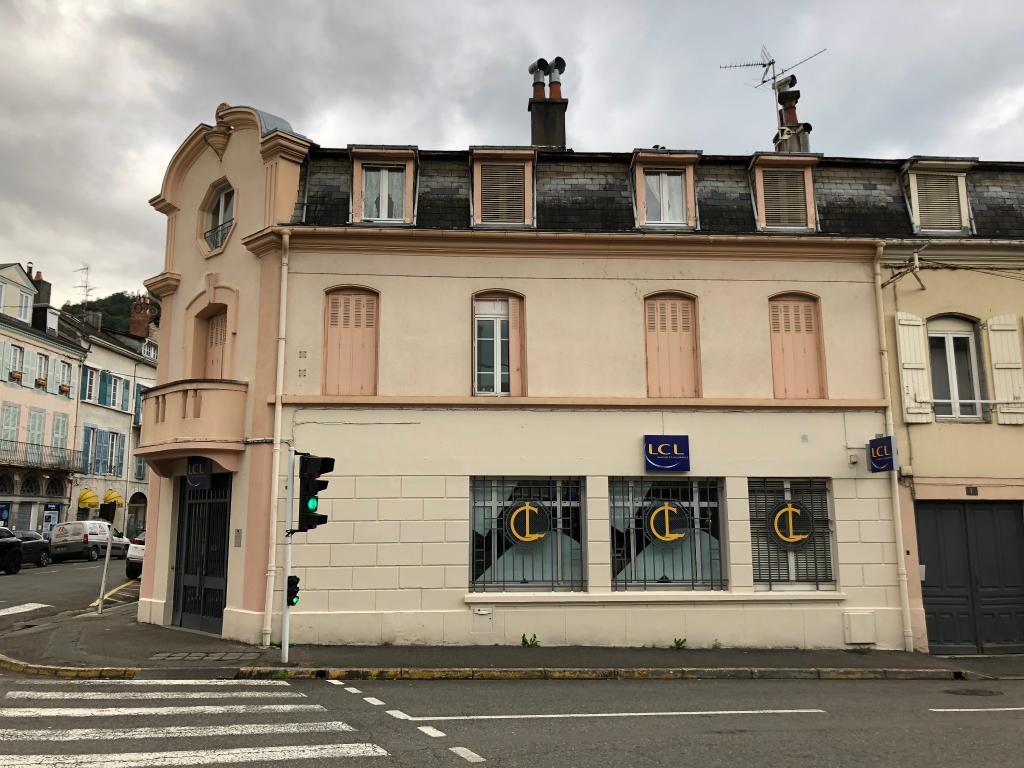 Ecuries et remises du Grand Soleil (anciennes), actuellement immeuble à logements et local commercial