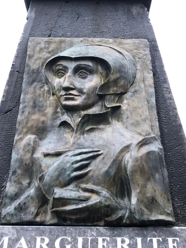 Monument à Marguerite de Navarre