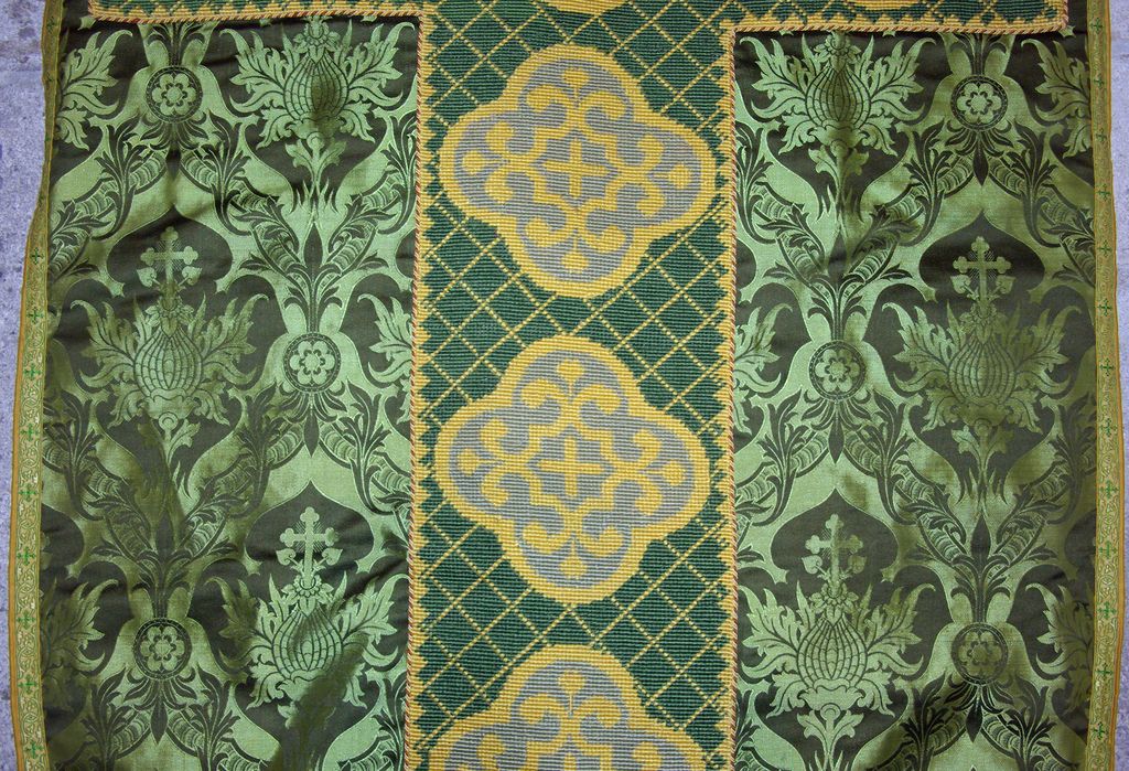 sommaire des textiles de l'église de Montaren-et-Saint-Médiers