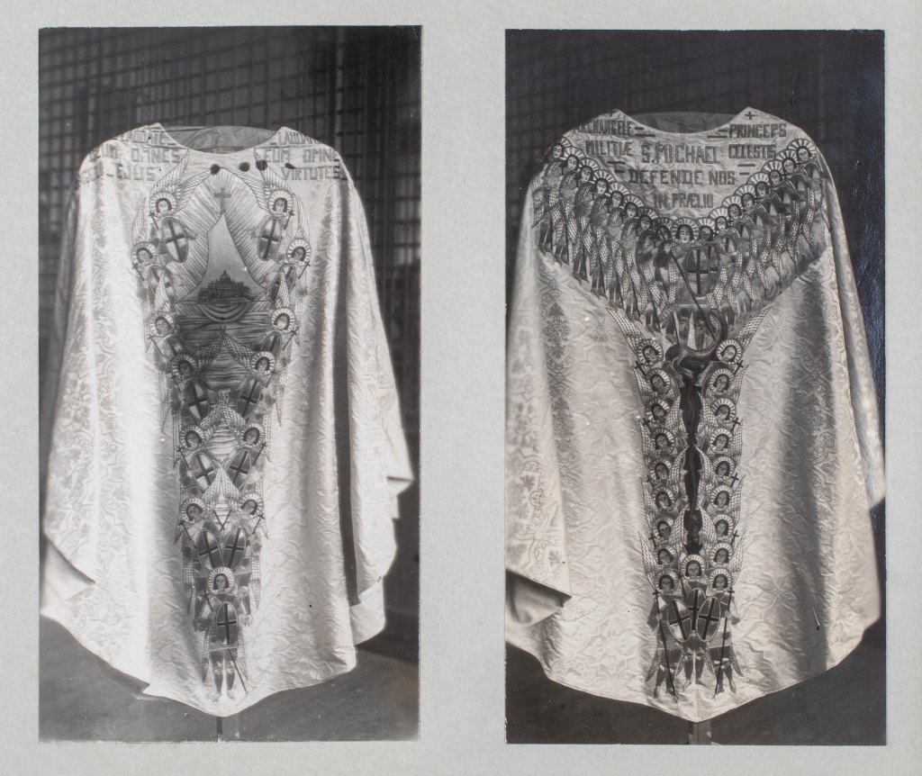 chasuble blanche (découpée) avec étole et bourse de corporal