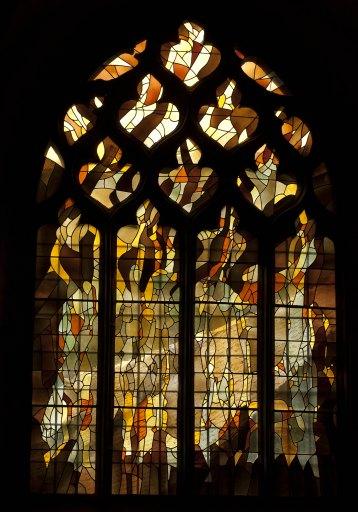 ensemble des verrières de l'église d'Estaing