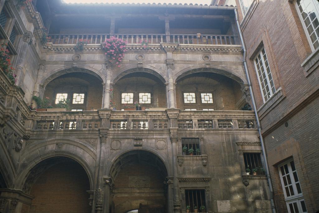 hôtel de Bernuy, puis collège universitaire, actuellement lycée Pierre de Fermat