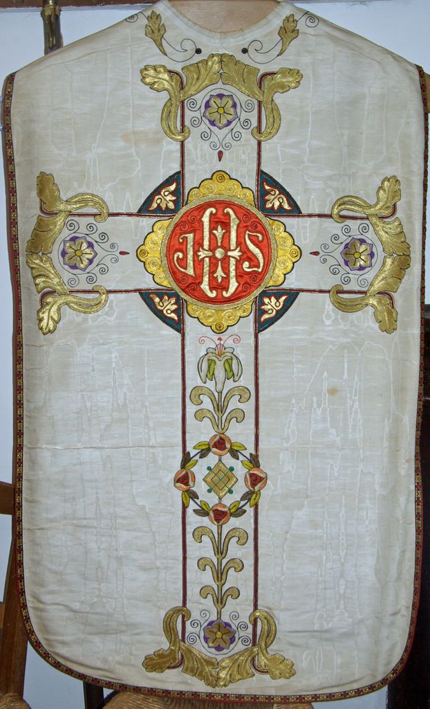 sommaire des textiles de l'église d'Aulas