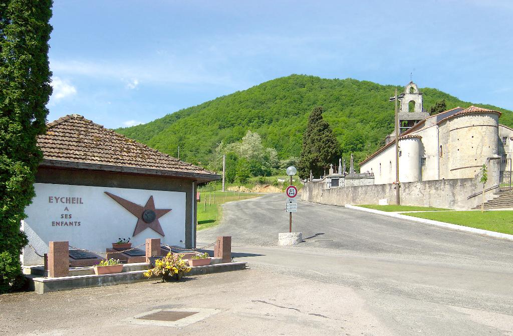 monument aux morts de la guerre de 1914-1918, de la guerre de 1939-1945 et de la guerre de 1946-1954 (Indochine)