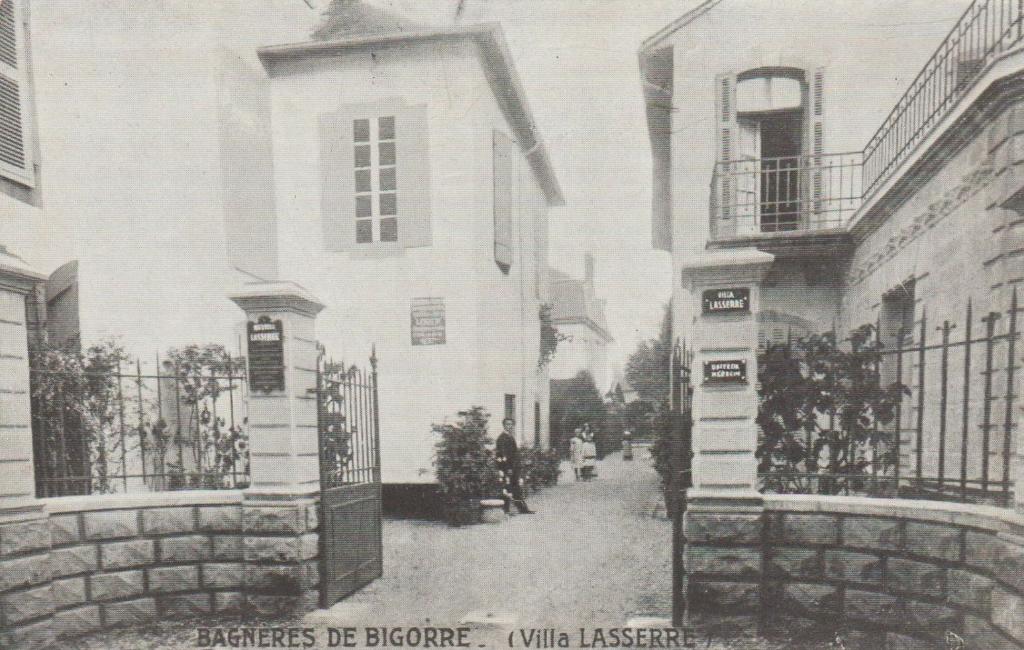 Buvette et bains Laforgue, puis buvette et bains Lasserre (anciens), actuellement Villa Lasserre