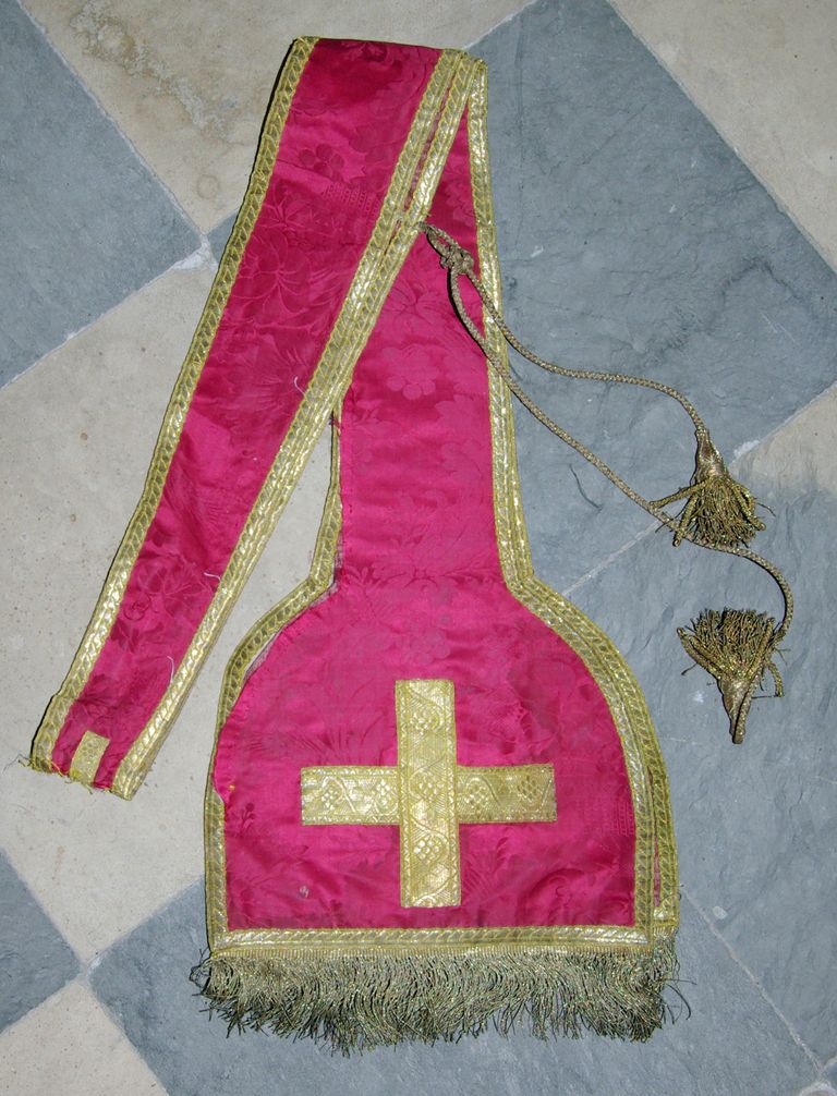 sommaire des textiles de l'église de Saint-marcel-de-careiret