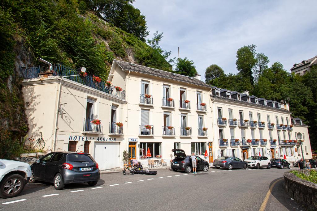 Pension de voyageurs, actuellement Hôtel-restaurant Ardiden