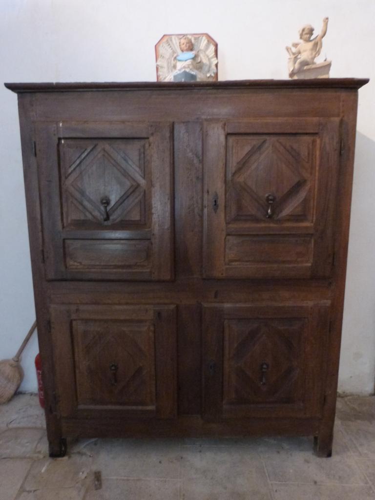 armoire de style Louis XIII