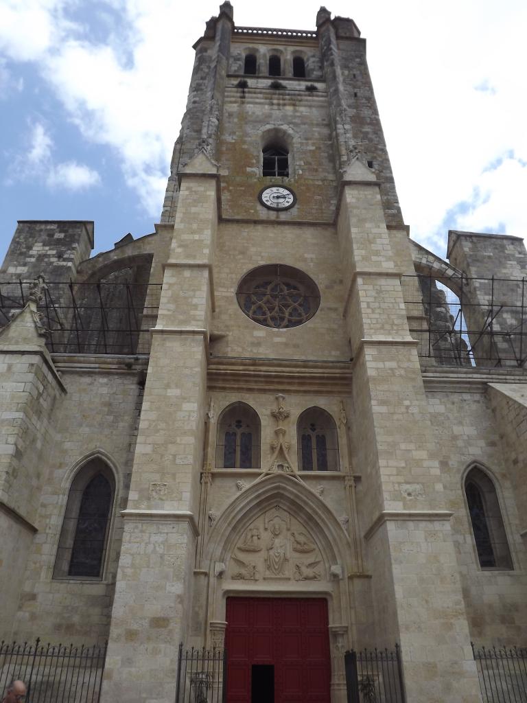 couvent de Bénédictins puis cathédrale, actuellement église paroissiale Saint-Pierre