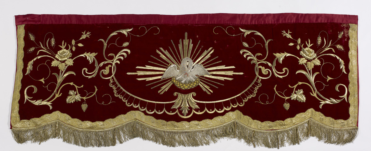 dais de procession rouge (n° 3)