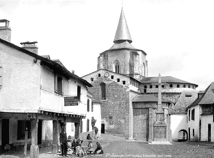 église de l'abbaye de bénédictins Saint-Savin, actuellement église paroissiale