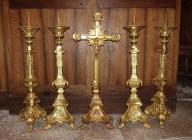 garniture d'autel (6 chandeliers et 1 croix d'autel)