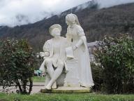 groupe sculpté : François Ier et sa soeur Marguerite fondant le Collège de France