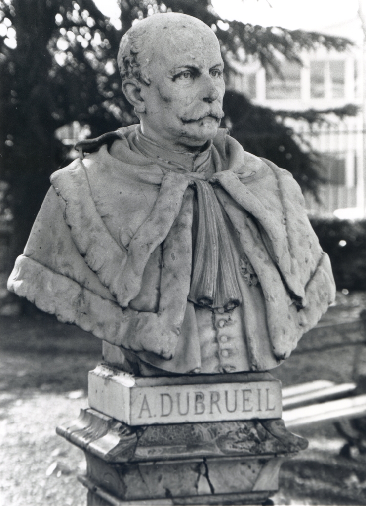 monument commémoratif à Dubrueil