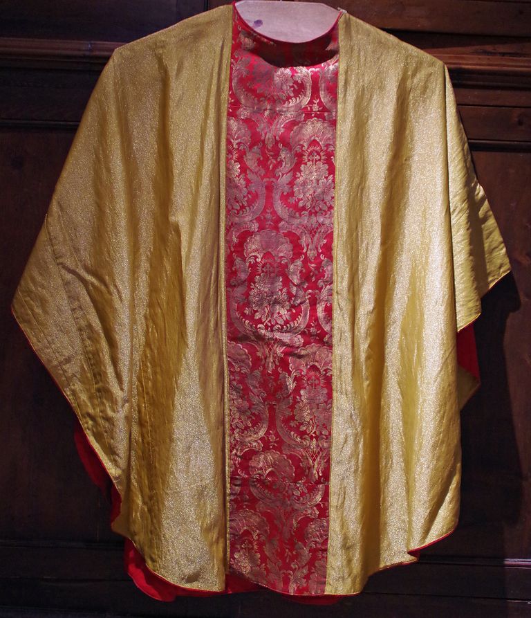 sommaire des textiles de l'église de Saint-Gilles