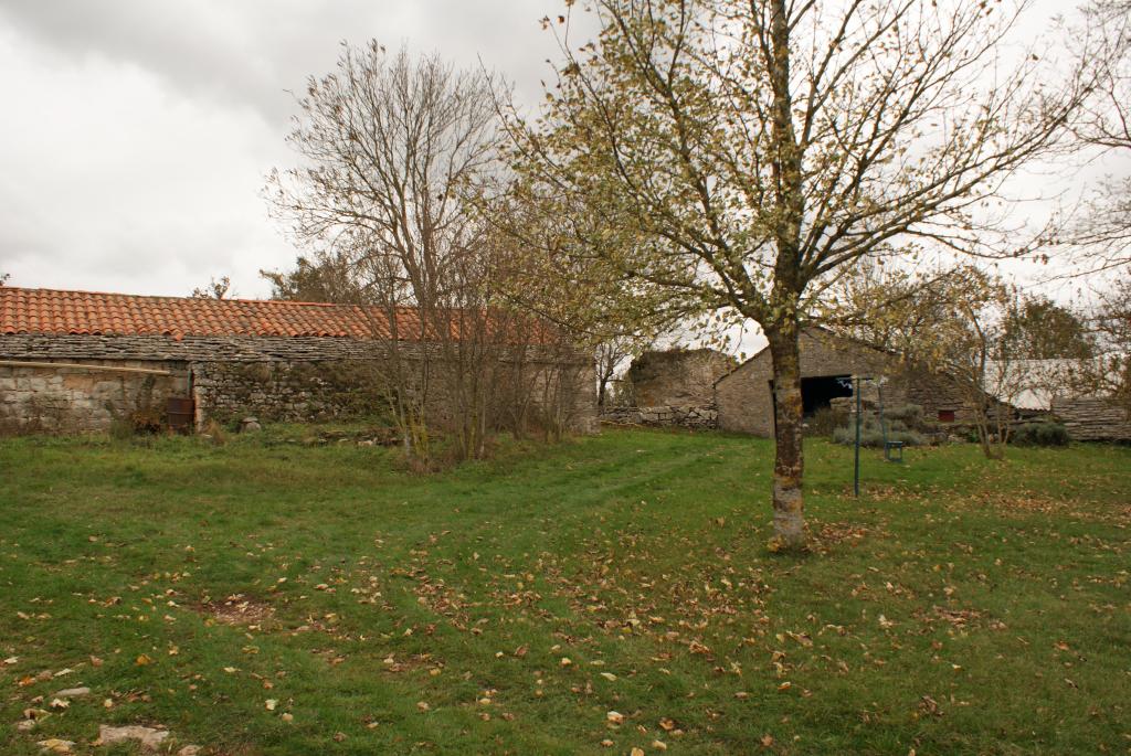 écart : hameau de Montredon